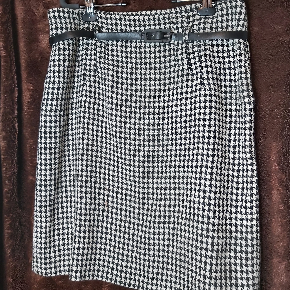 Pencil skirt- belted waist - lined